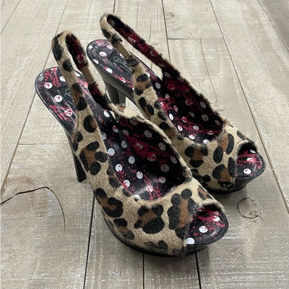 Iron Fist Women's Love Bites Platform Pump - Picture 6 of 6